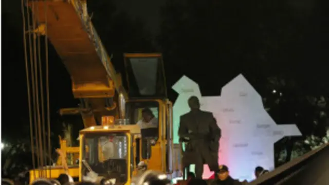 Heydər Əliyevin Mexicodakı heykəli yığışdırılır