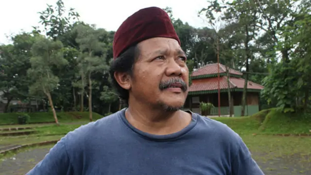 Bang Idin mengaku belajar langsung dari alam dan masyarakat. 