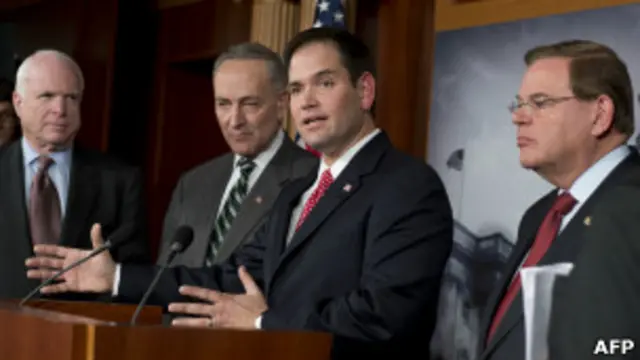 Senadores John McCain, Charles Schumer, Marco Rubio y Robert Menéndez