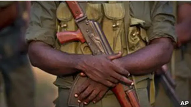 Военный с винтовкой