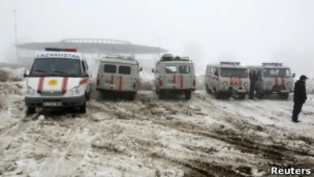 Скорые возле места крушения лайнера в Казахстане