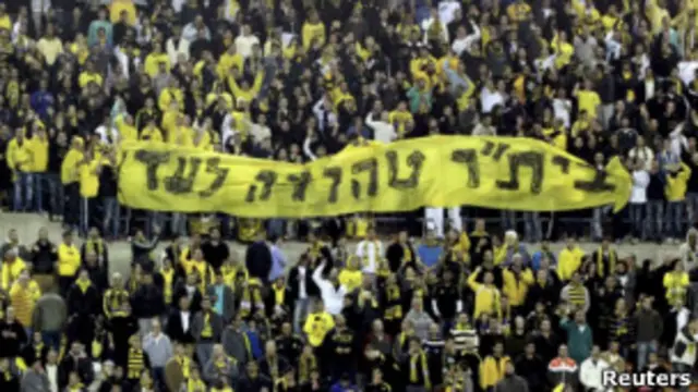 Расистский плакат болельщиков "Бейтар"