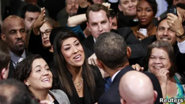 Obama saluda al público en Las Vegas