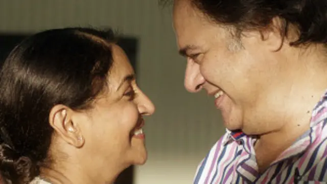 فاروق شیخ اور دیپتی نول اپنے زمانے کی بے حد مقبول فلمی جوڑی تھی