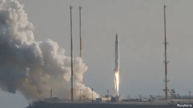 Peluncuran roket Korea Selatan