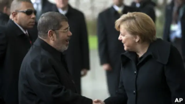 Mohamed Morsi y Angela Merkel