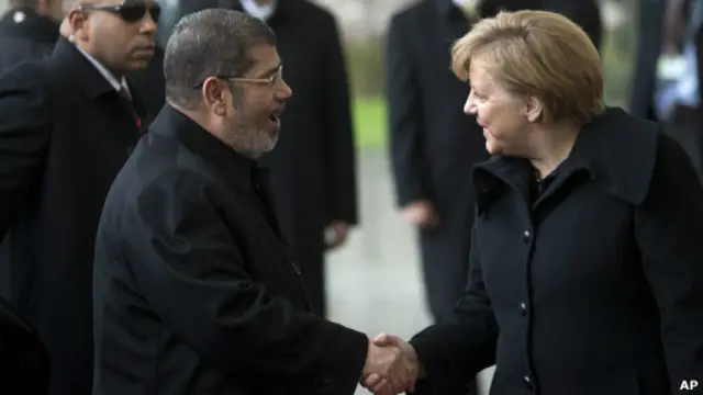 Presiden Mohammed Morsi dan Kanselir Angela Merkel
