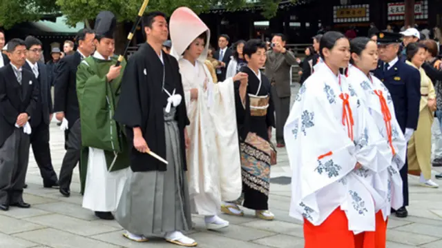 Paket pernikahan itu mencakup beragam layanan bagi para perempuan lajang tanpa mempelai pria.