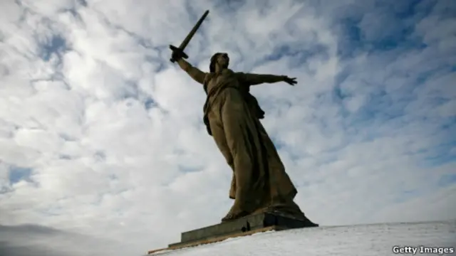 Скульптура "Родина-мать зовёт!"