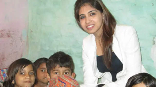 झुग्गियों में जिंदगी की खुशियां