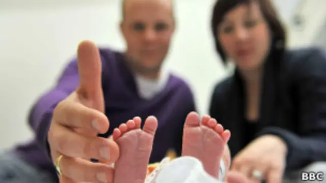 Padres con un recién nacido