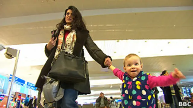 Ширин и Лили в четверг улетели в Вашингтон, где девочку ждет папа и сестра, которую семья также удочерила в России пять лет назад