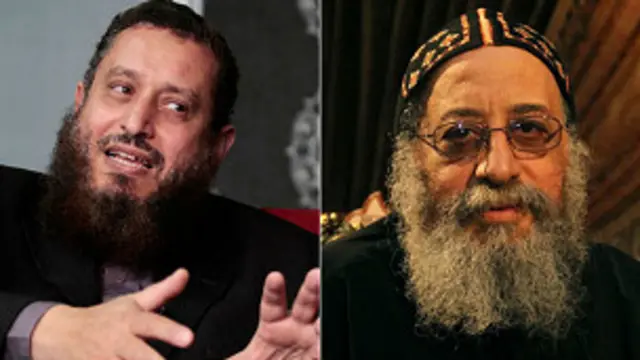 Emad Abdel-Ghafour, exlíder del principal partido salafista, y el Papa copto Teodoro II