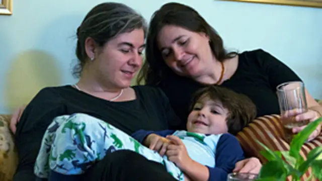 Ana Leiderman con Verónica Botero y la hija de ambas. Foto: Cortesía Ana Leiderman.