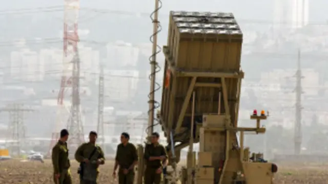 إسرائيل تقول إن القبة الحديدية تمكنها من حماية أجوائها