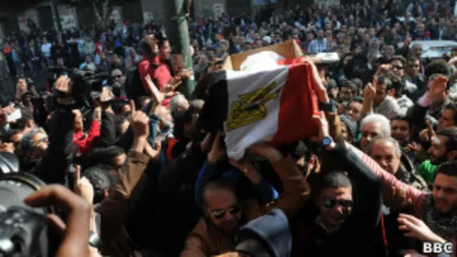 نشطاء سياسيون يقولون إن الجندي تعرض لتعذيب على يد الشرطة.