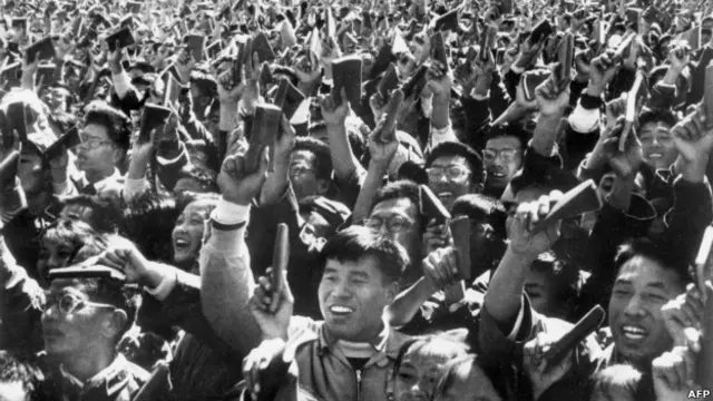 邓小平在随后的《对起草〈关于建国以来党的若干历史问题的决议〉的意见》中指出，文革的灾难，是一个“制度问题。”