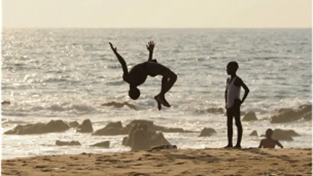 په ټولیزه توګه په طبعیت کې د وړانګو دوه ډوله چینې شته چې د وړانګو طبیعی چینې او د وړانګو مصنوعی چینو په نامه یادېږي