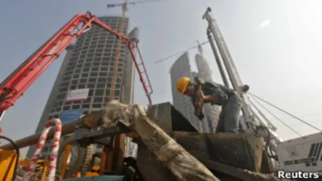 Construção em Calcutá, na Índia | Foto: Reuters
