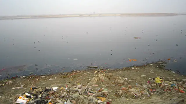 गंगा में ऐसे जीवाणु भी हैं जिन पर अब एंटी बायोटिक दवाओं का असर नहीं होता.