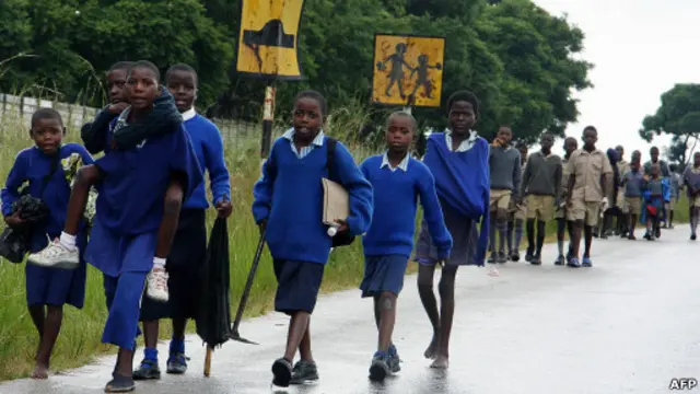 Siswa sekolah di Zimbabwe