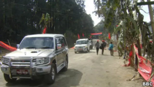 सम्मेलन में यूसीपीएन-माओवादी के नेताओं को अपनी तेजी से बढ़ी समृद्धि के बारे में जवाब देना मुश्किल हो गया.