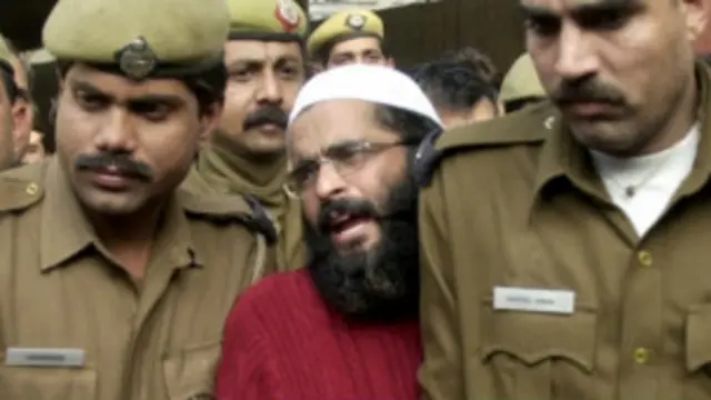 संसद पर हमले के दोषी अफ़ज़ल गुरु को शनिवार को फांसी दे दी गई.