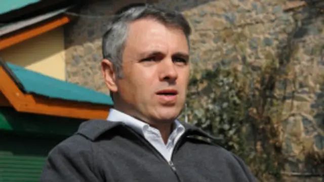 उमर अब्दुल्ला ने अफ़ज़ल गुरु को फांसी दिए जाने के एक दिन बाद इसकी निंदा की है.