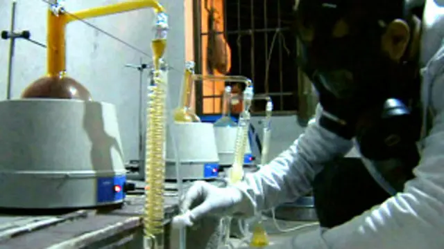 شام میں حکومت نے باغیوں پر کیمیائی ہتھیاروں کے الزامات عائد کیے ہیں