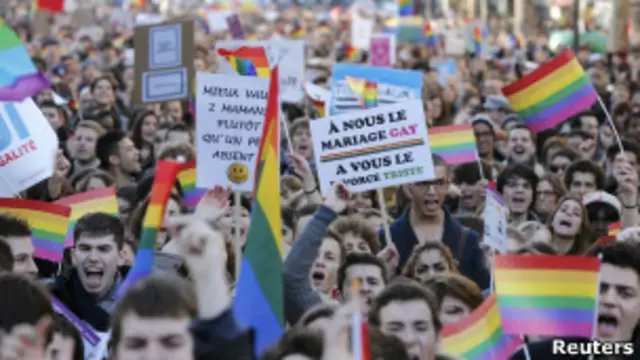 Демонстрация в Париже в поддержку однополых браков