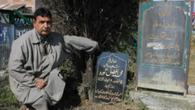 उत्तर श्रीनगर के एक कब्रिस्तान में बनाई गई थी अफ़ज़ल गुरु की कब्र.