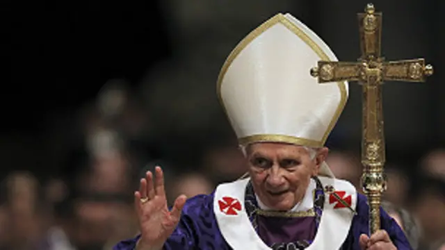 جدل حول علاقته بالبابا الجديد