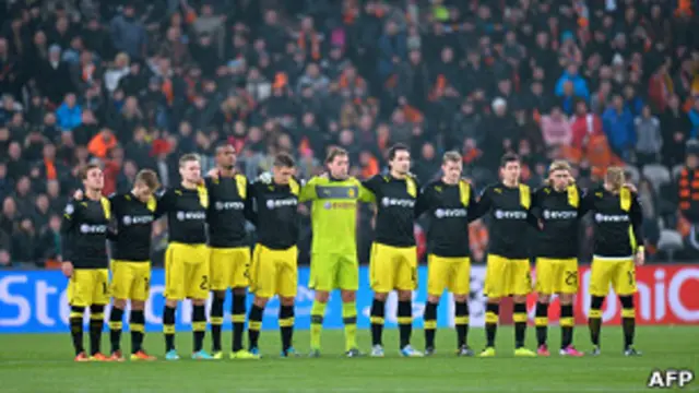 Игроки дортмундской "Боруссии" перед матчем
