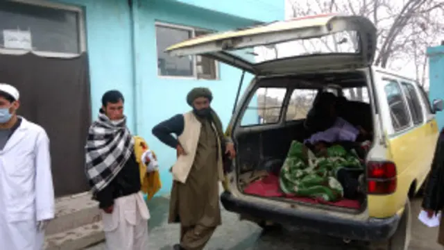 د کابل-کندهار پر لویه لار تلونکي مسافر له ناامنیو او غلاوو سخت شکایت لري.