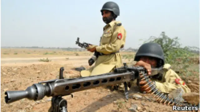 تخوض القوات الباكستانية حربا مع عناصر حركة طالبان وتنظيم القاعدة في الحزام القبلي الواقع شمالي غرب البلاد.