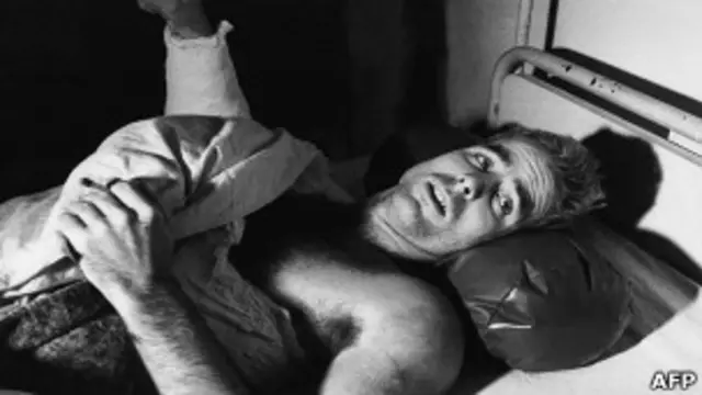 Ông John McCain khi bị bắt ở Hà Nội