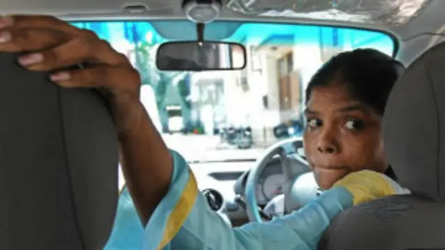 महिलाओं को महानगर की सड़कों पर टैक्सी चलाने की ट्रेनिंग देने में महीनों लग जाते हैं.