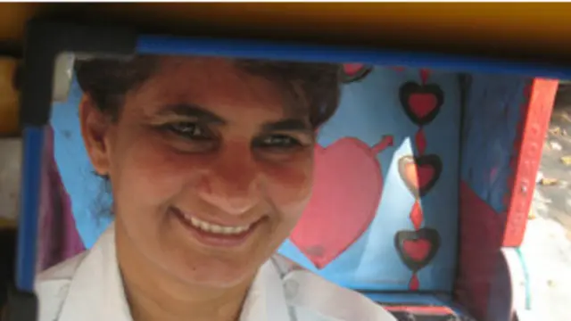 दिल्ली में पुरुष ऑटोरिक्शा चालकों की भीड़ में सुनीता चौधरी ऐसी महिला चालक हैं जो परंपरा से हटकर कुछ करना चाहती हैं.