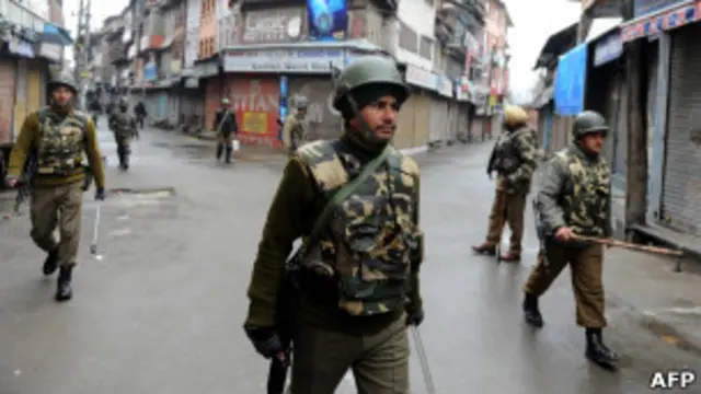 Tentara India di Srinagar, Kashmir. 