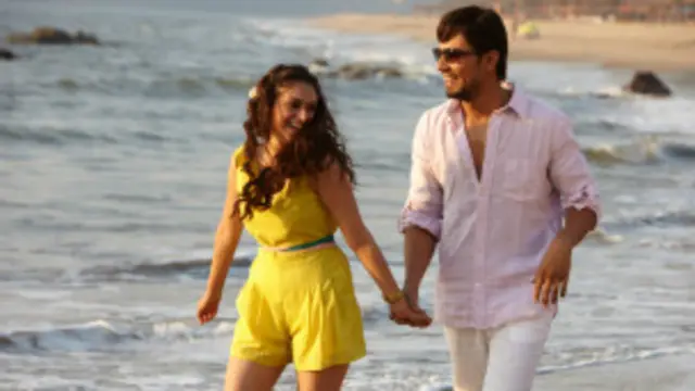 पहली फिल्म के हिसाब से निर्देशक विशेष भट्ट ने परिपक्वता का परिचय दिया है.