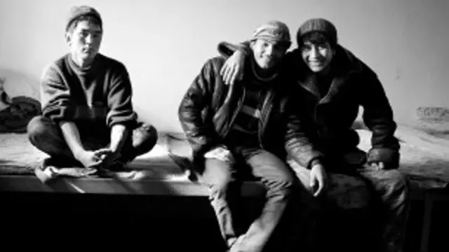 Бир хонани бир неча муҳожир бўлашади.