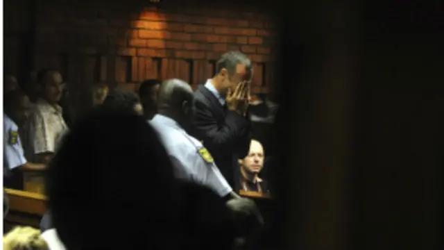 अदालत में पिस्टोरियस रो पड़े.