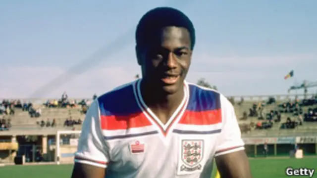 Mantan pemain timnas Inggris yunior, Justin Fashanu, merupakan pesepakbola profesional pertama di Inggris raya yang mengaku gay. 