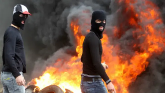 محتجان فلسطينيان