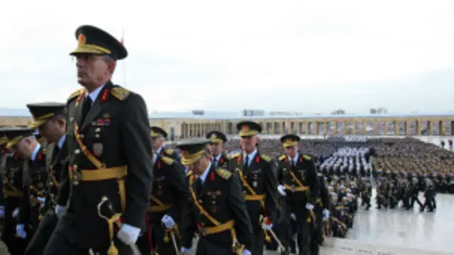 اعتقال 3 جنرالات وإطلاق 3 آخرين