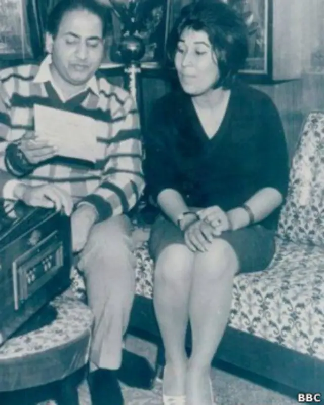 خانم ژیلا و هنرمند نامور هند محمد رفیع در هنگام تمرین آهنگ افغانی