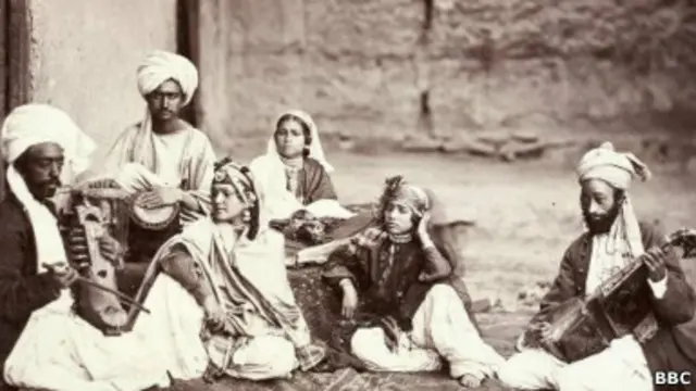 گروهی از هنرمندان رقص و موسیقی هندی که در عهد امیر شیرعلی به کابل آمده بودند