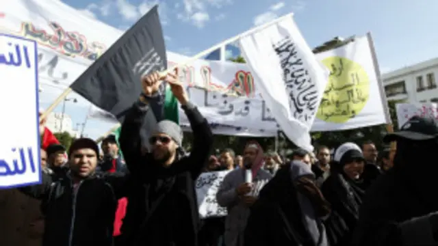 تحدثت مصادر أمنية عن مشاركة عشرات الآلاف من المتظاهرين في هذه المسيرة.