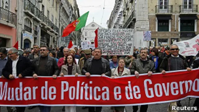 Portugal: protestas masivas contra las medidas de austeridad - BBC News  Mundo