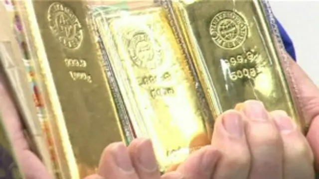 किसी अज्ञात व्यक्ति ने सुनामी पीडित बंदरगाह के लिए सोने की ईटें भेजी है.